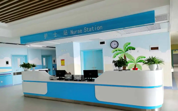 特別是如果去眼科醫(yī)院逛一下，這種現(xiàn)象給了傳統(tǒng)醫(yī)院門一個新的發(fā)展方向