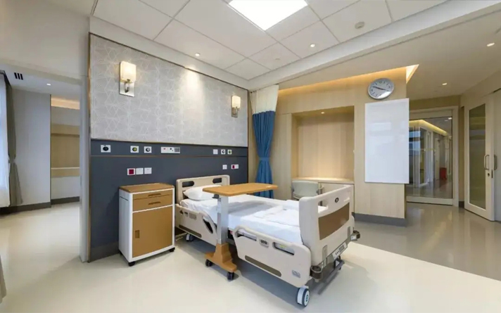 復(fù)合醫(yī)院辦公室門(mén)